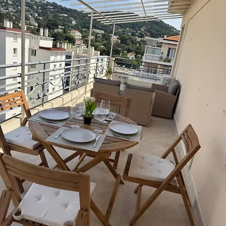 T2 Renove Avec Grande Terrasse *